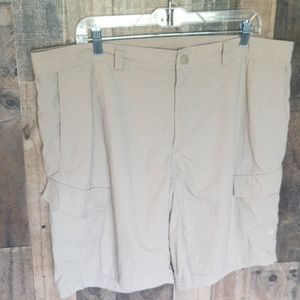 The North Face Beige Cargo shorts sz 40 Men